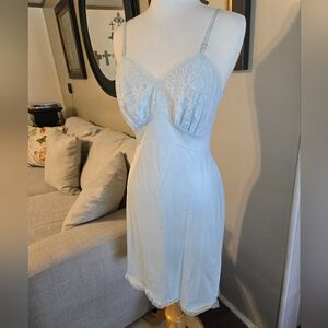 Vintage  Vanity Fair.    Slip.    300
